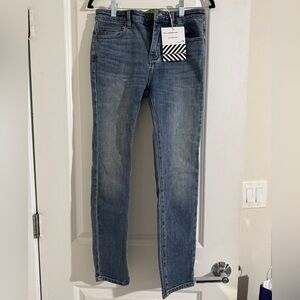 NWT Women’s Skinny Jeans in Medium Blue Wash - Classic Slim Fit